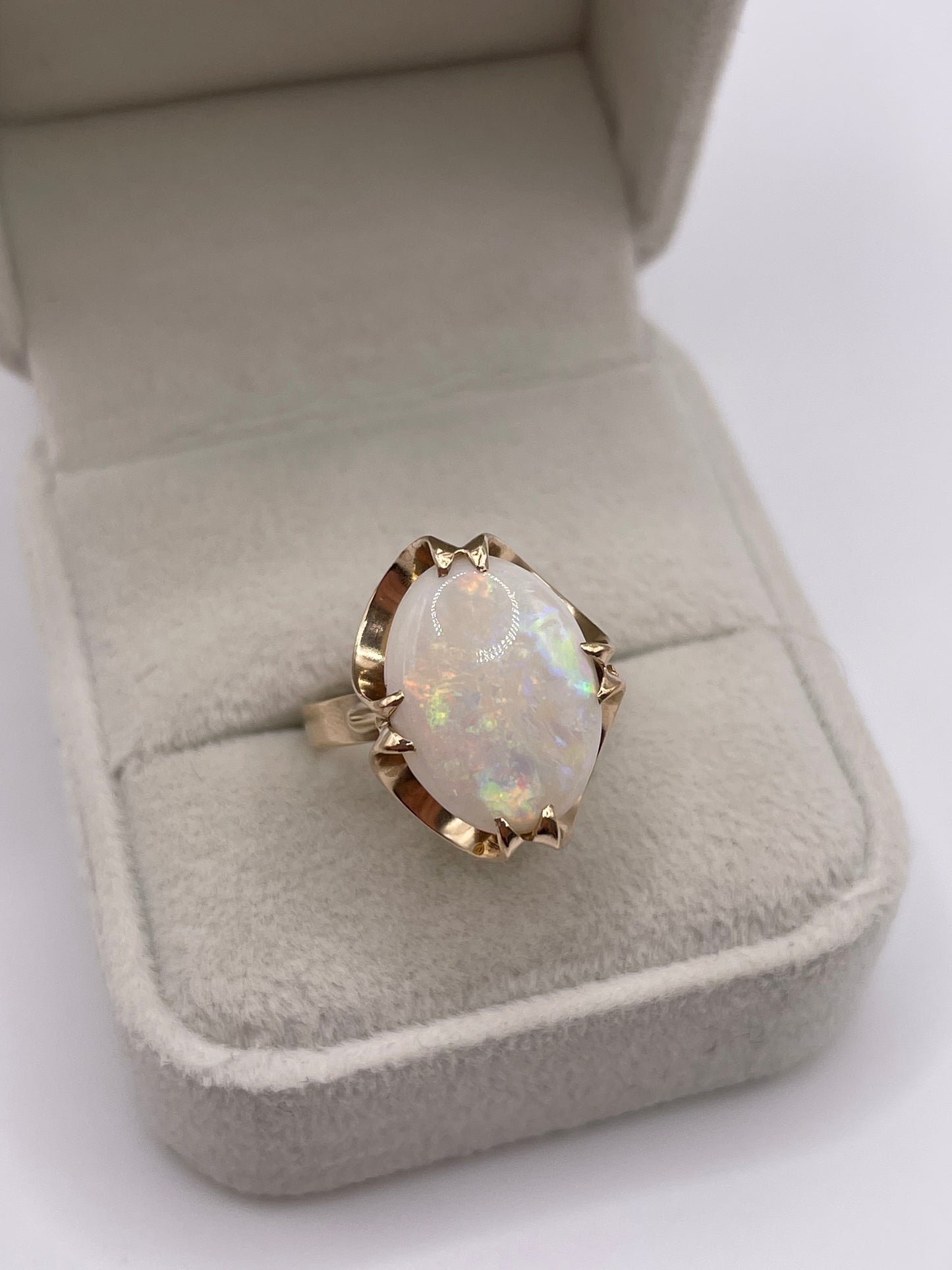 9ct gold opal ring