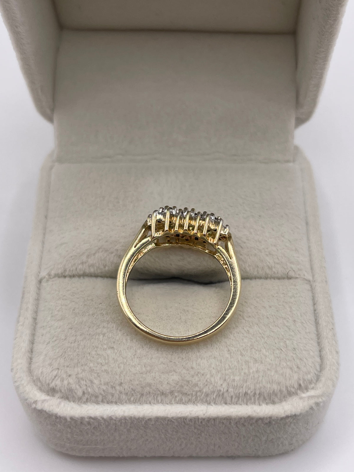 9ct gold green sapphire and diamond ring