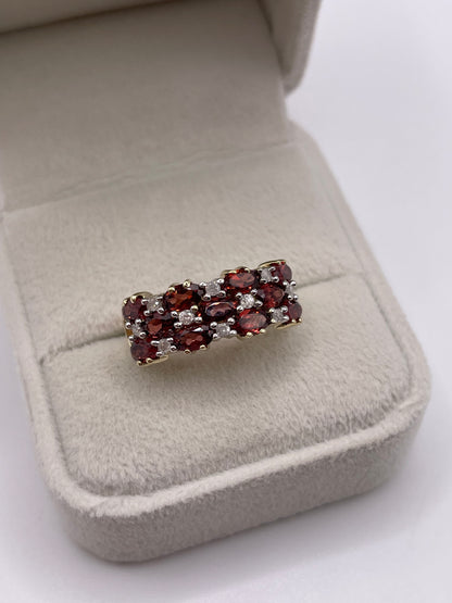 9ct gold garnet and diamond ring