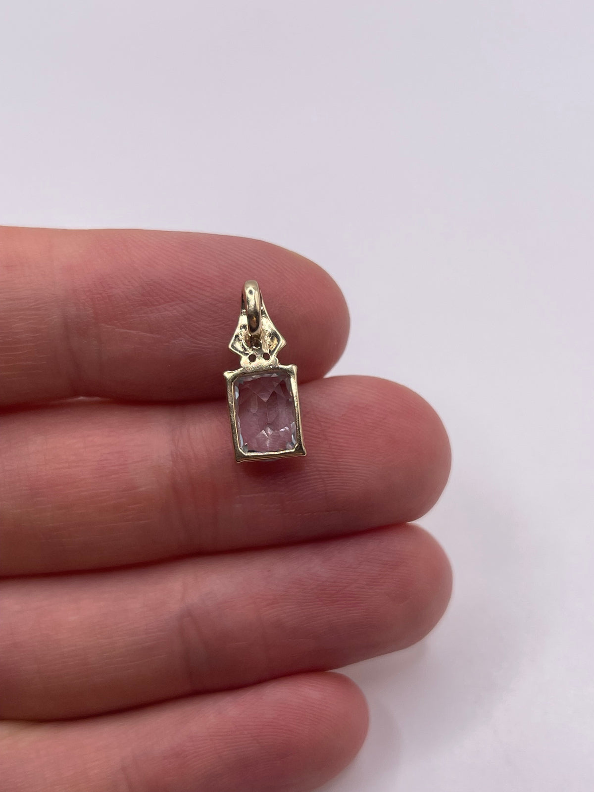 9ct gold topaz pendant