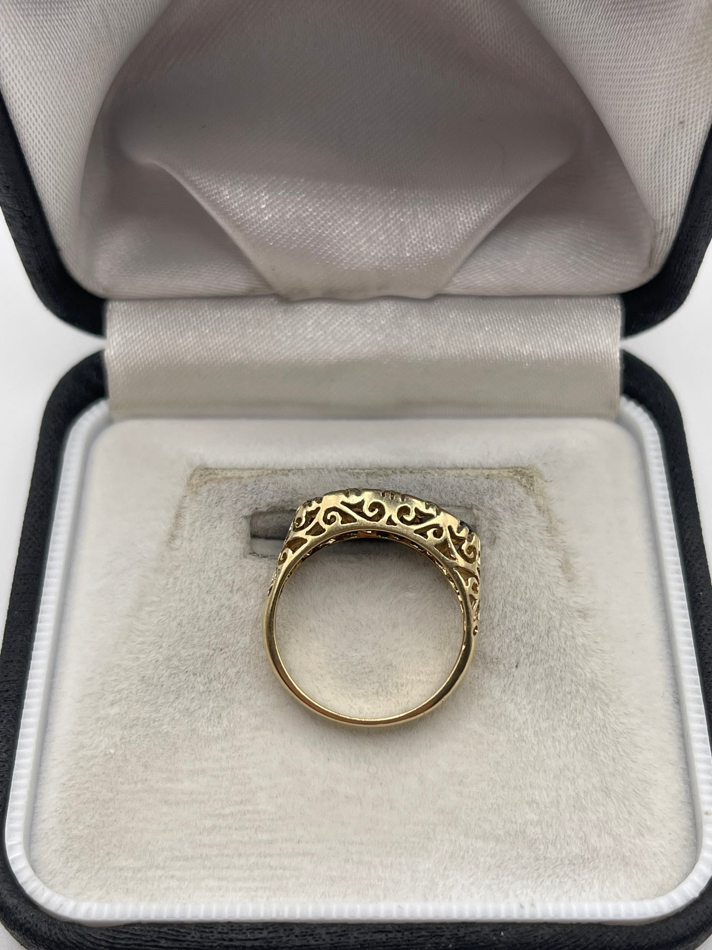 9ct gold sapphire and diamond ring