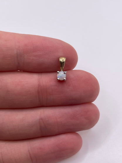 9ct gold opal pendant