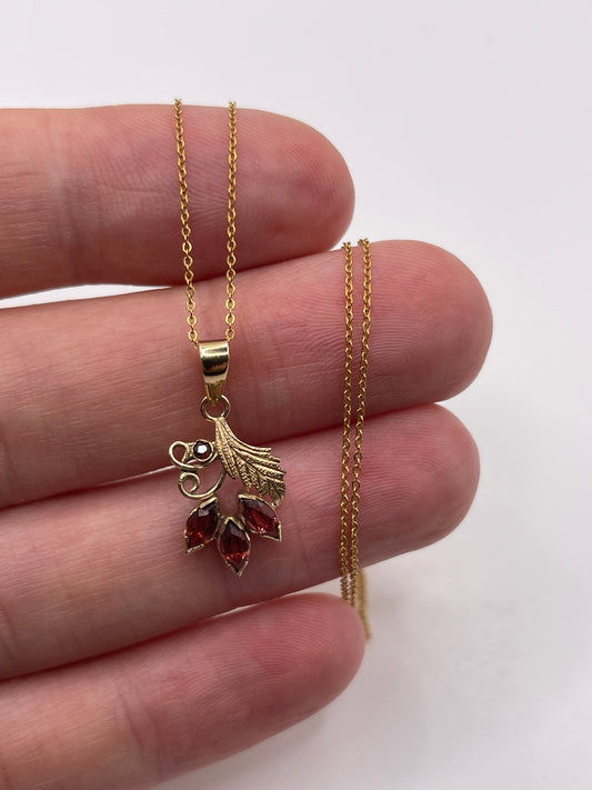 9ct gold garnet necklace