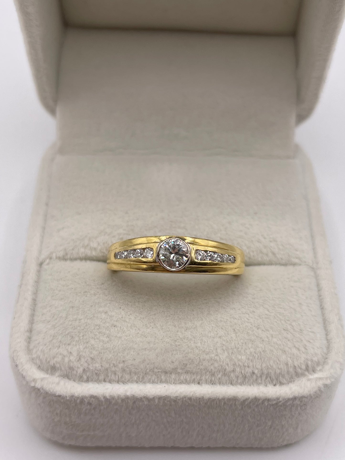 18ct gold diamond ring