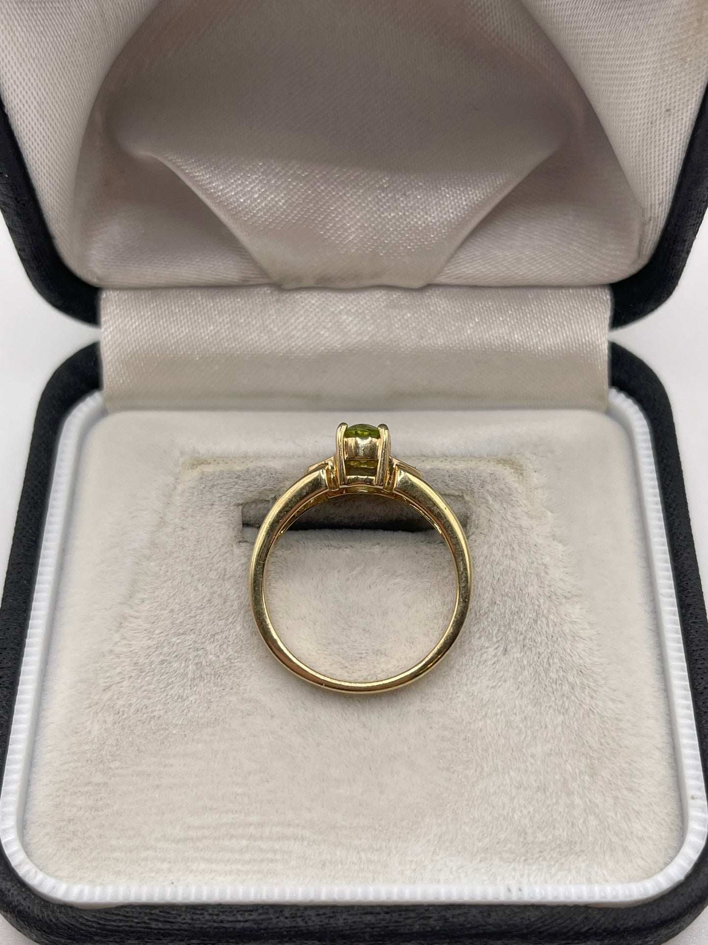 9ct gold peridot and diamond ring