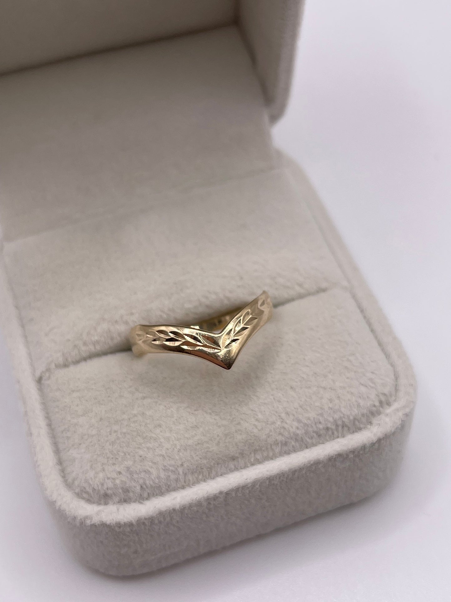 9ct gold wishbone ring