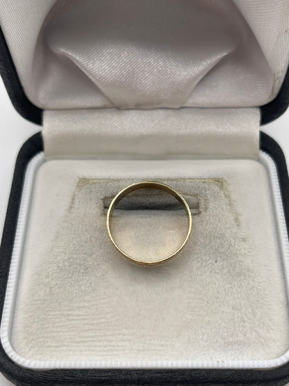 9ct gold patterned band