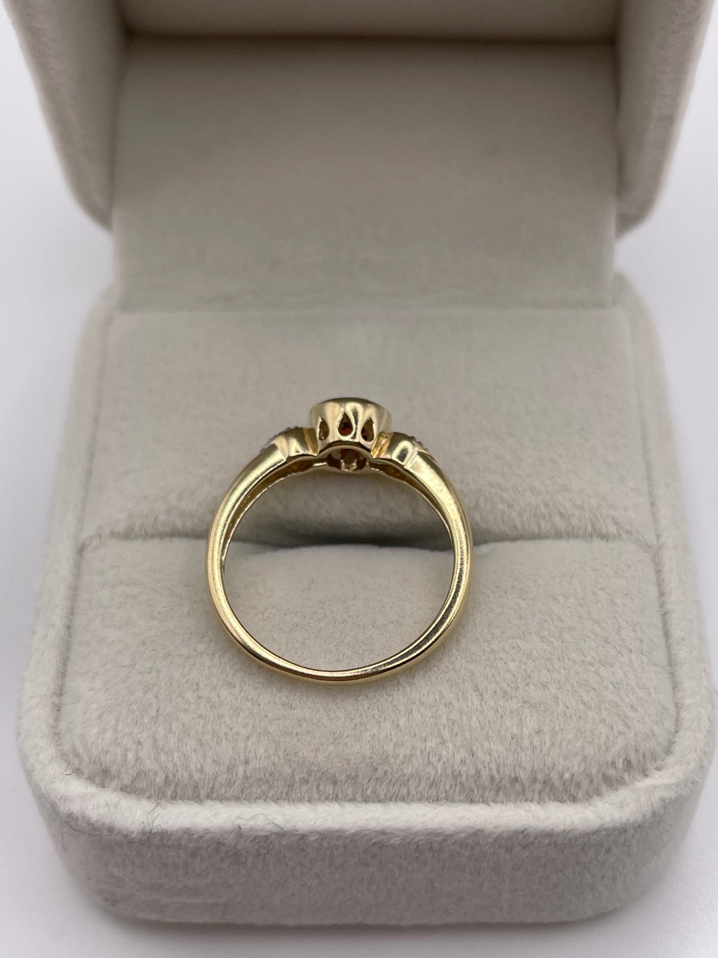9ct gold garnet and diamond ring
