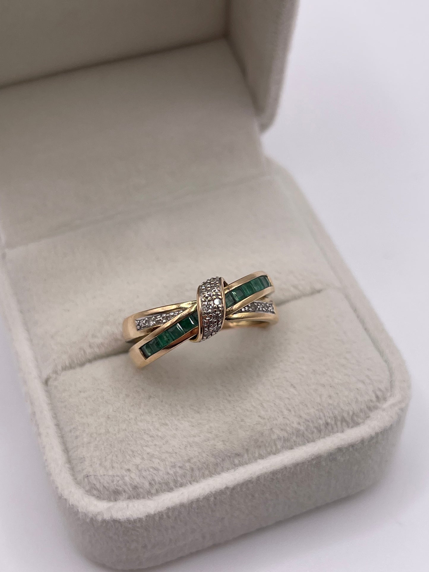 9ct gold emerald and diamond ring