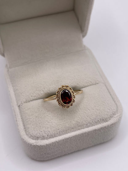 9ct gold garnet ring