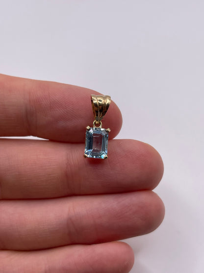 9ct gold topaz pendant
