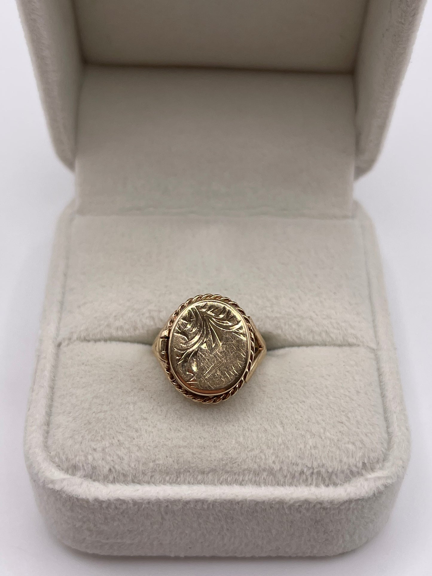 9ct gold locket ring