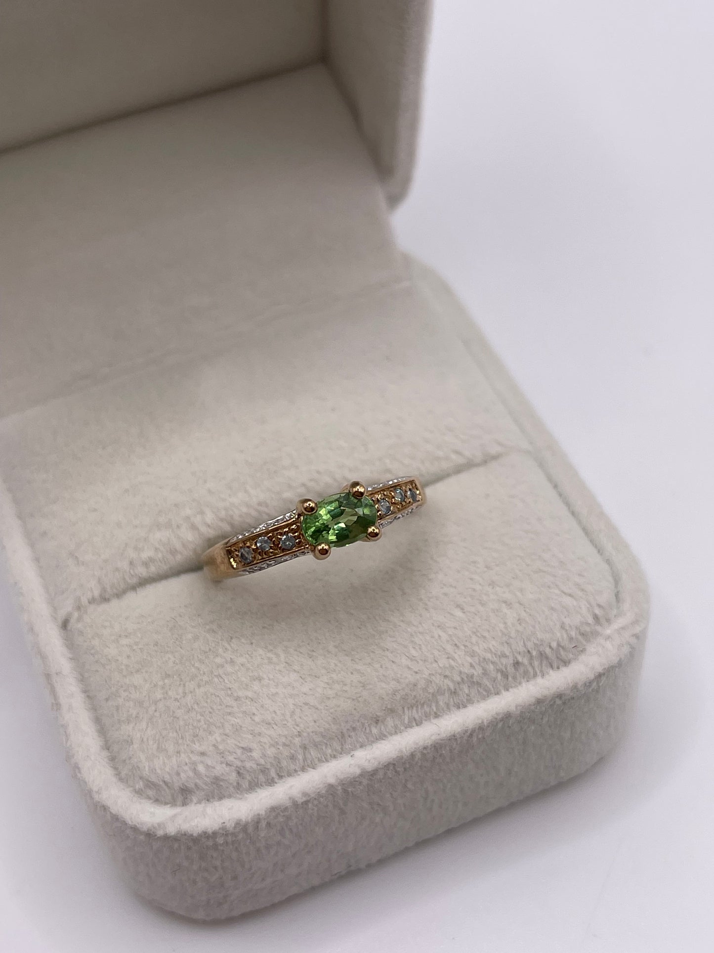 9ct gold tsavorite and diamond ring