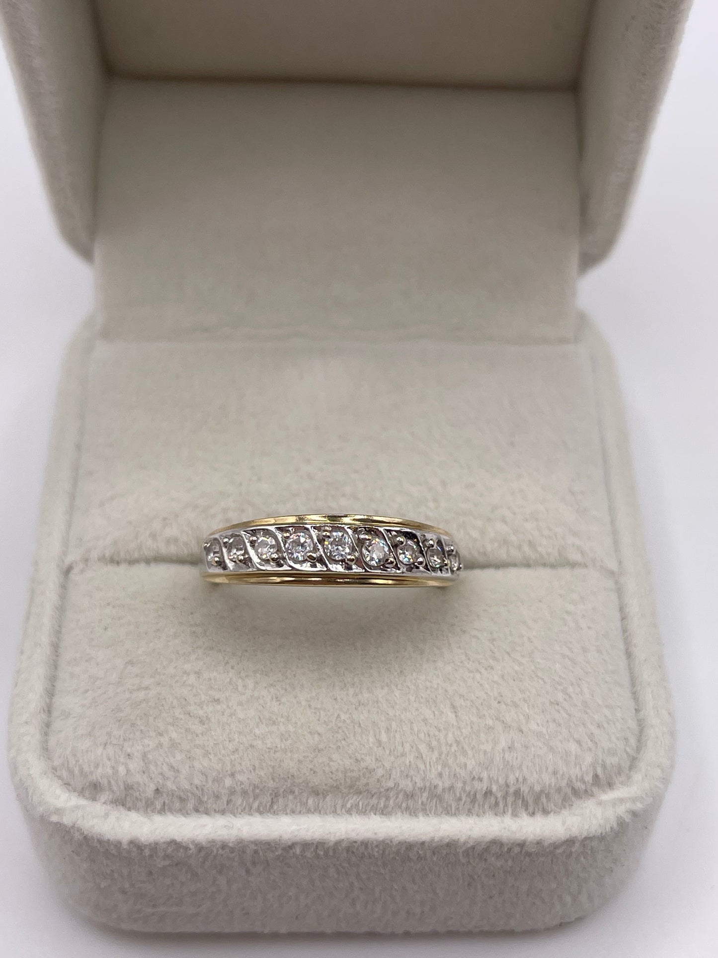 9ct gold cz ring