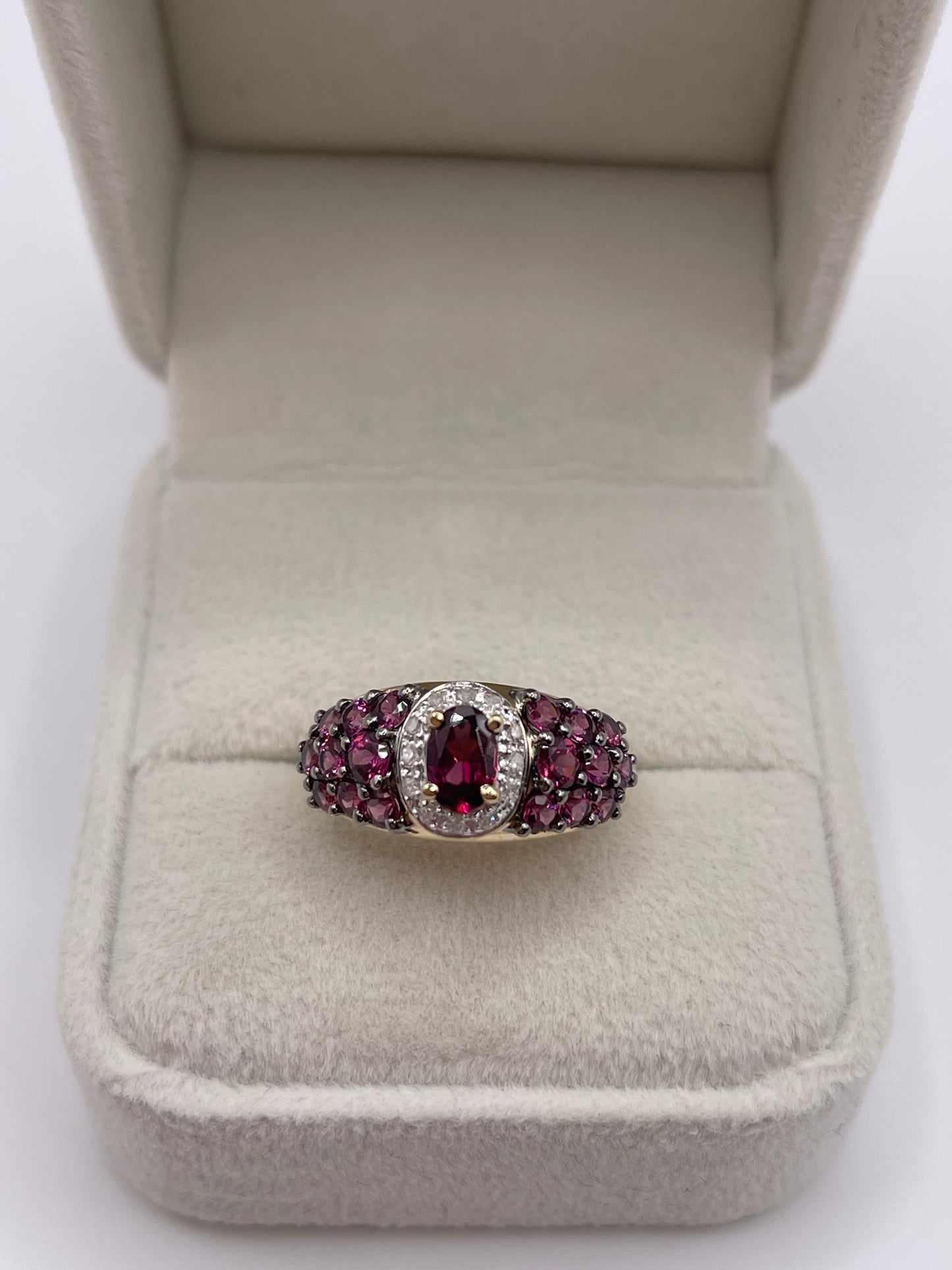 9ct gold garnet and diamond ring