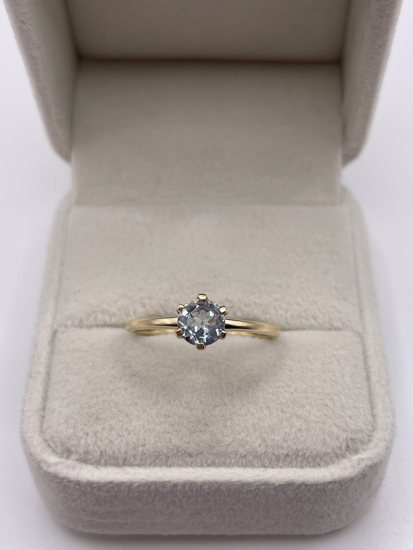 9ct gold blue topaz ring