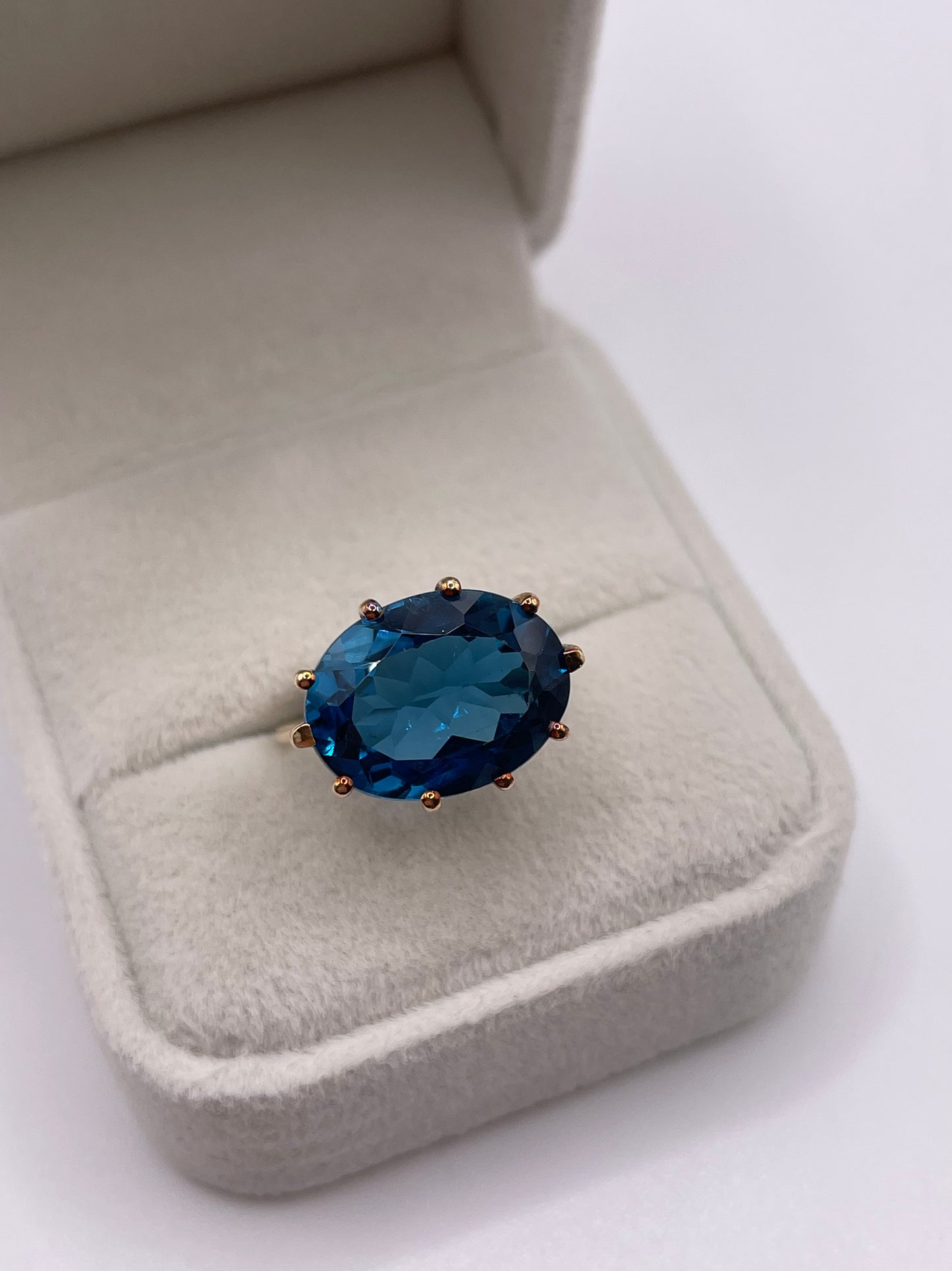 9ct gold London blue topaz ring