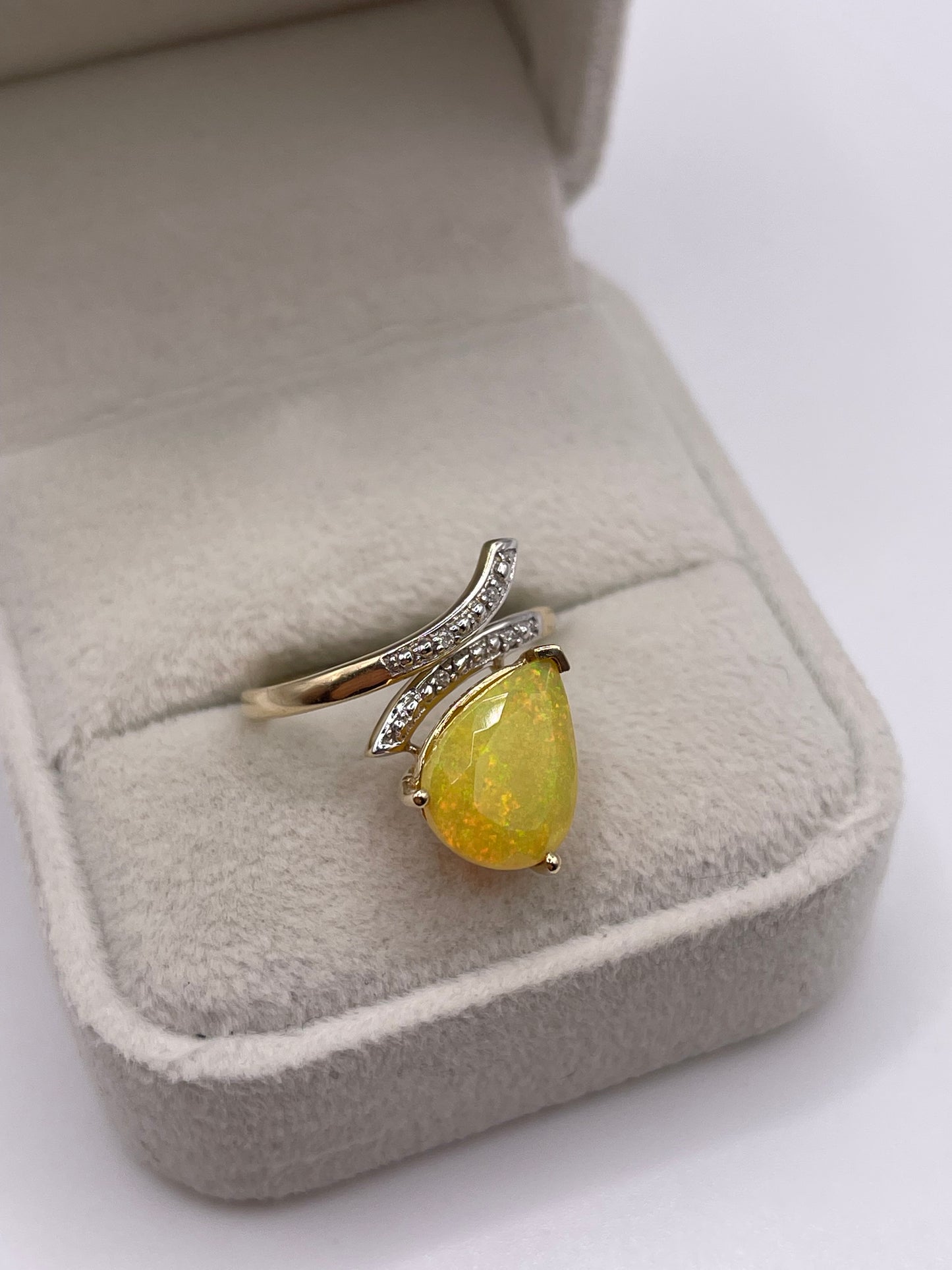 9ct gold opal and diamond ring