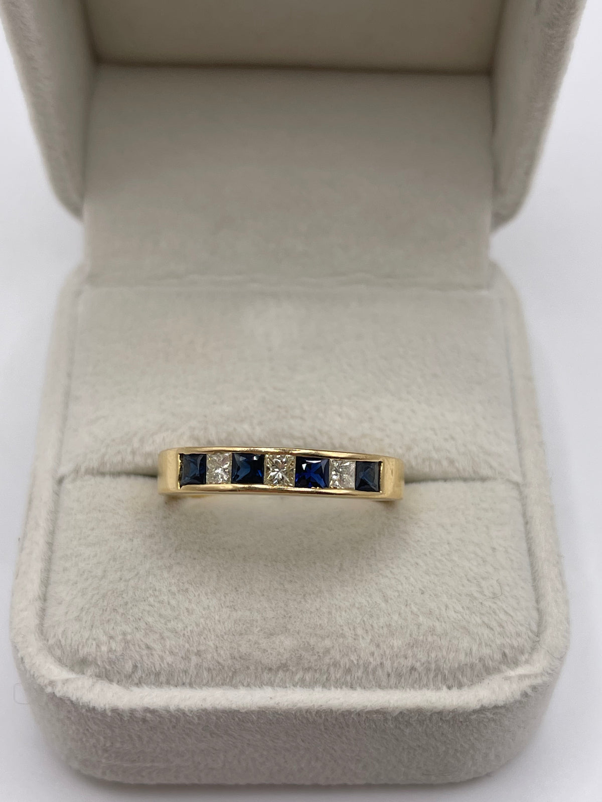 18ct gold sapphire and diamond ring