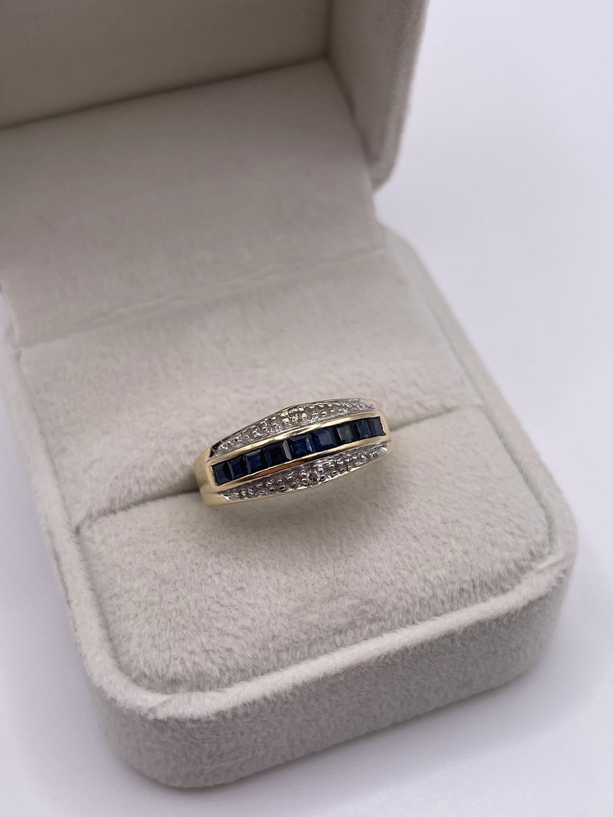 9ct gold sapphire and diamond ring