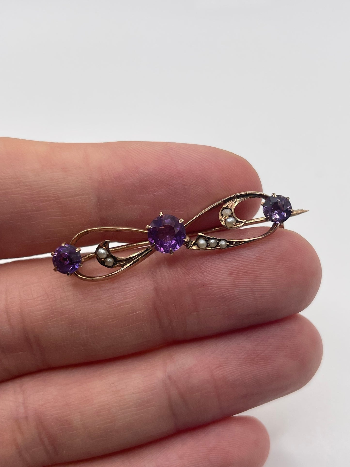 9ct gold amethyst and pearl brooch