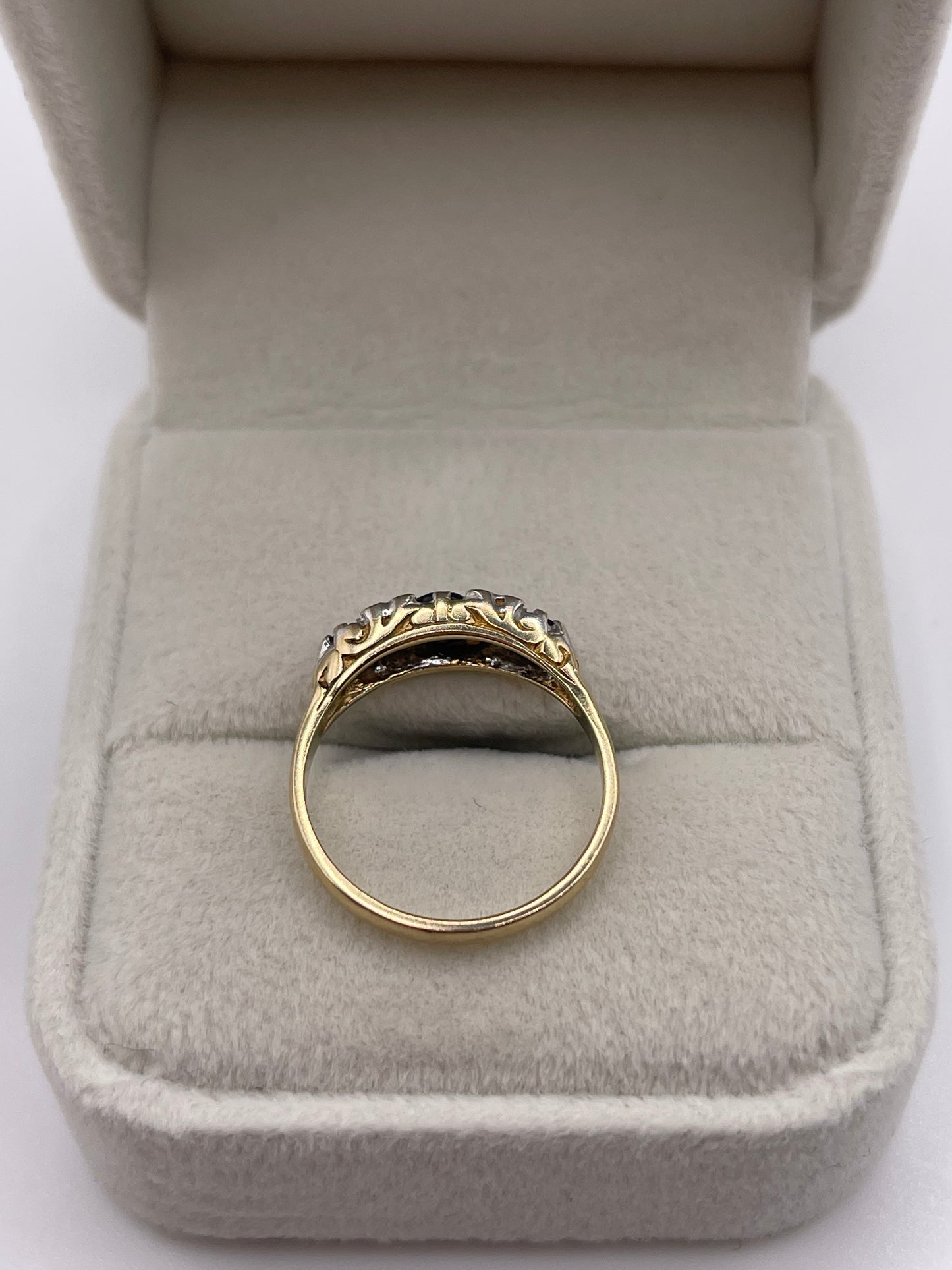 9ct gold sapphire and diamond ring