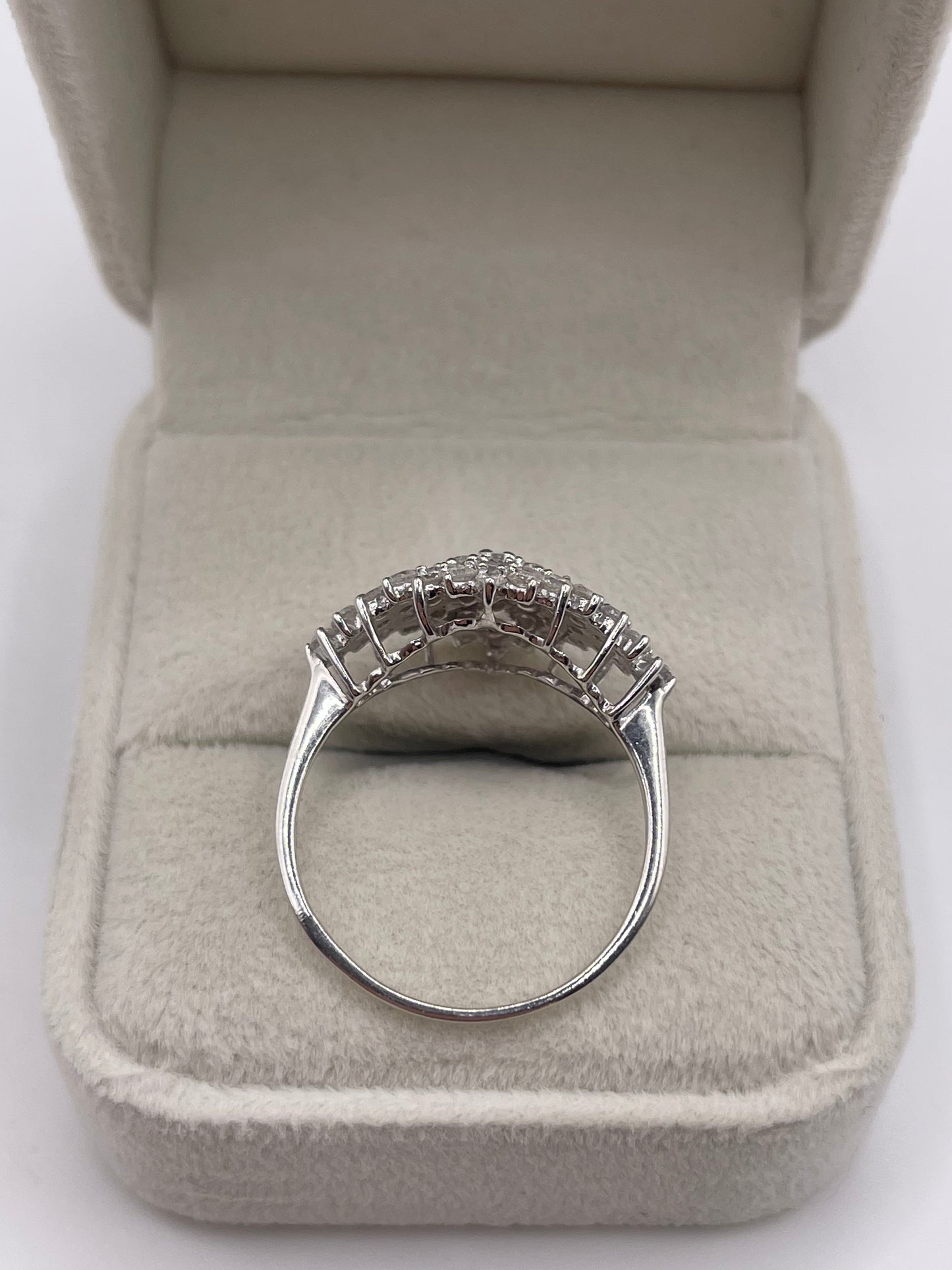 9ct white gold 1ct diamond cluster ring