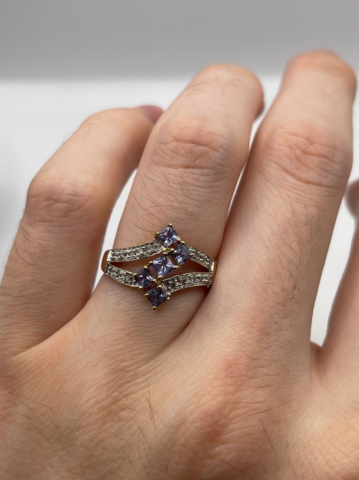 9ct gold tanzanite and diamond ring
