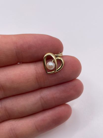 9ct gold pearl heart pendant