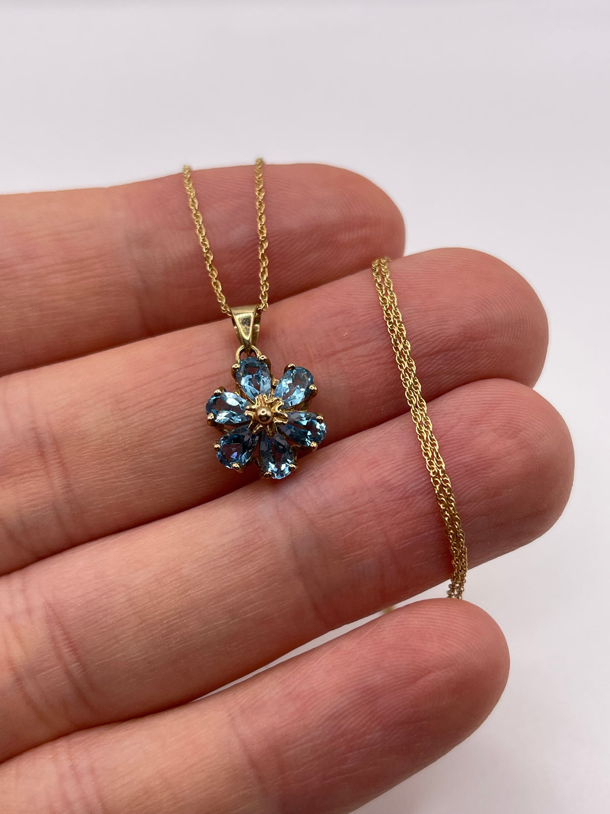 9ct gold topaz necklace
