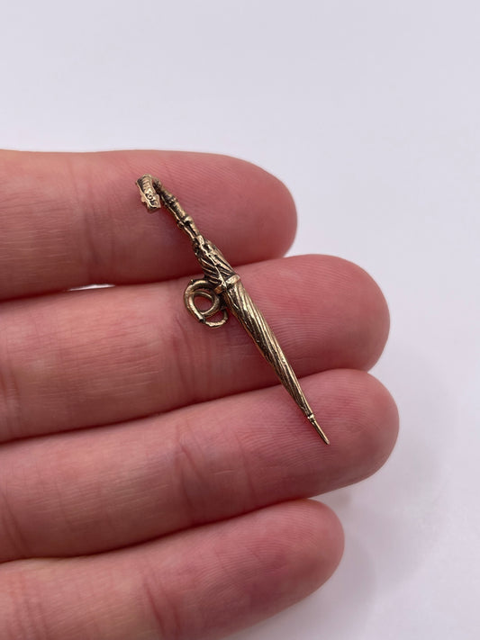 9ct gold umbrella pendant
