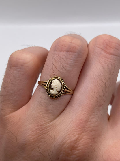 9ct gold cameo ring
