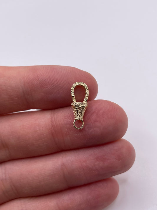 9ct gold 16mm engraved dog clip