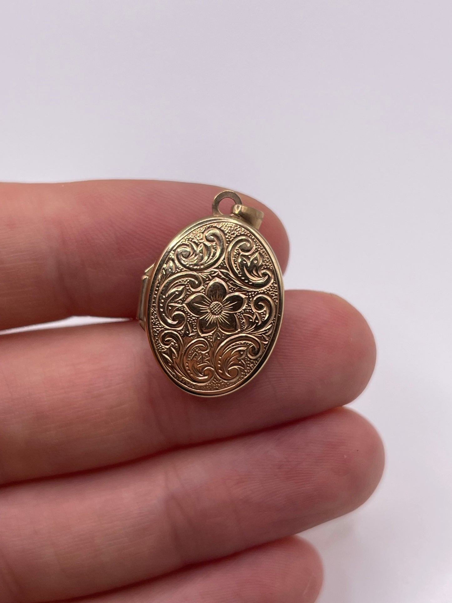 9ct gold locket pendant