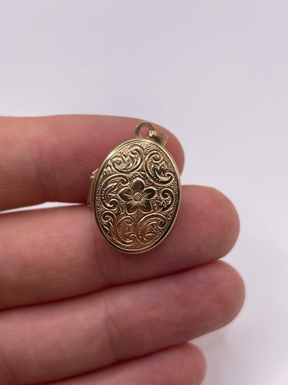 9ct gold locket pendant