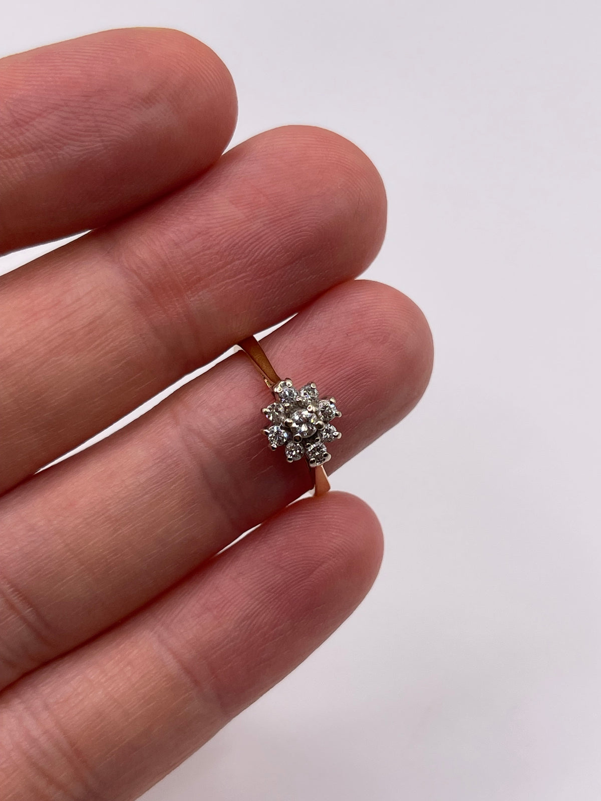 18ct gold diamond cluster ring