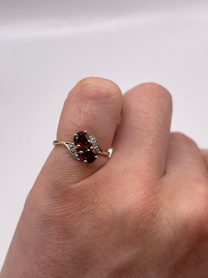 9ct gold garnet and diamond ring