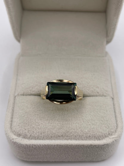 8ct gold synthetic spinel ring