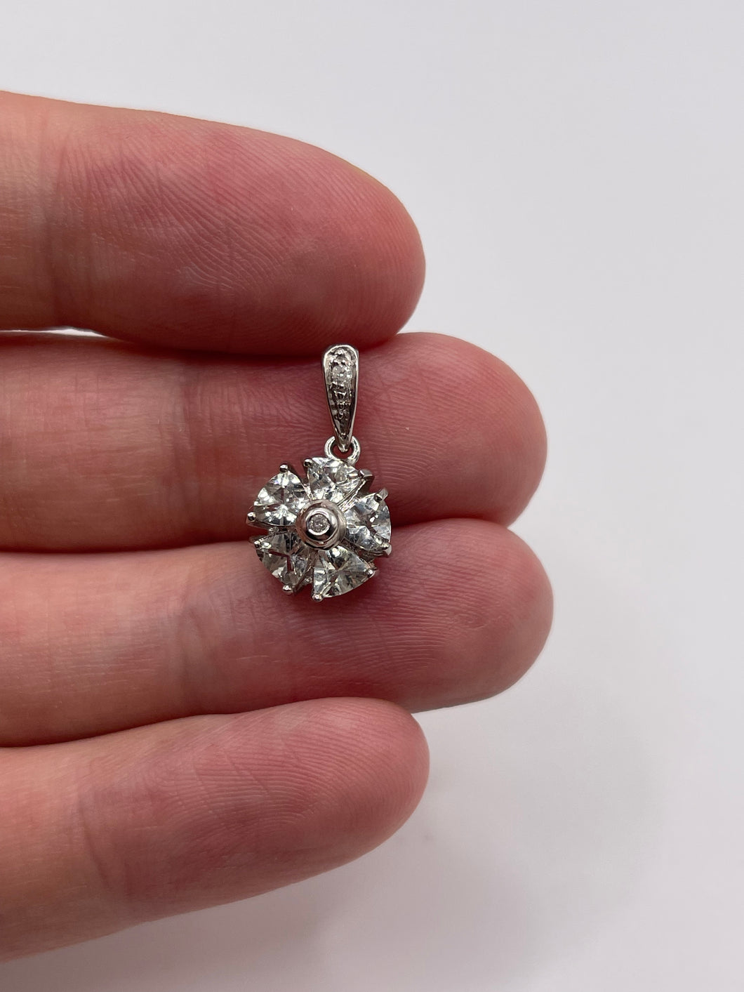 9ct white gold aquamarine and diamond pendant