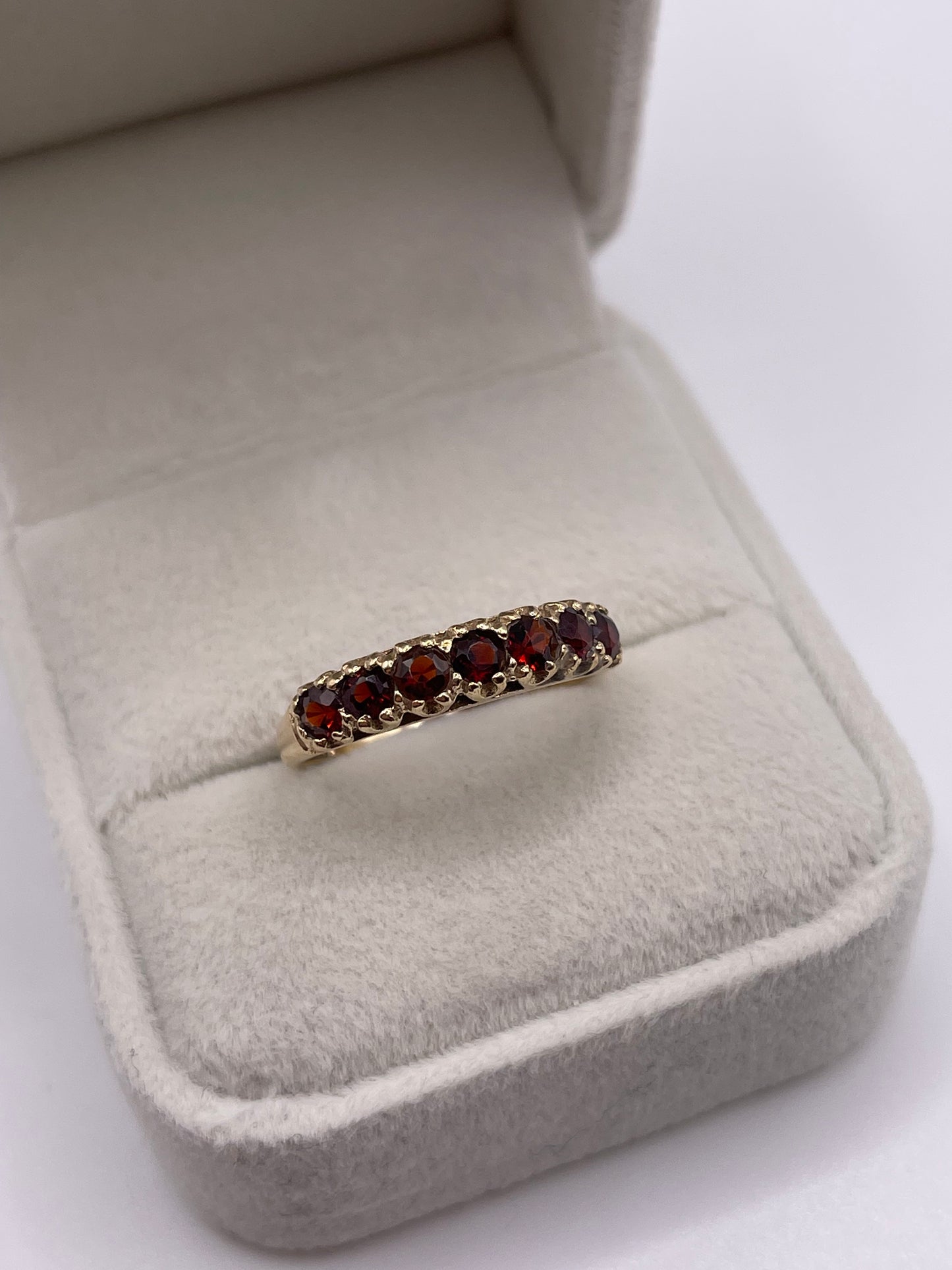 9ct gold garnet ring