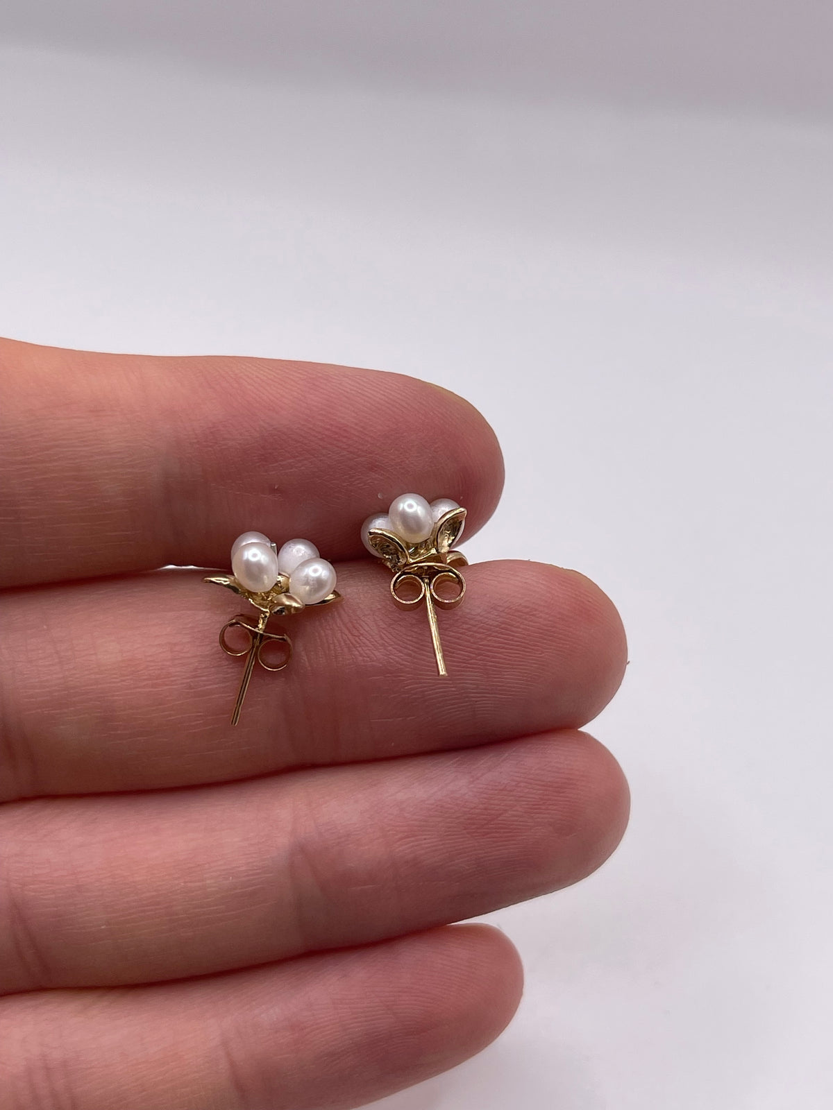 9ct gold pearl earrings