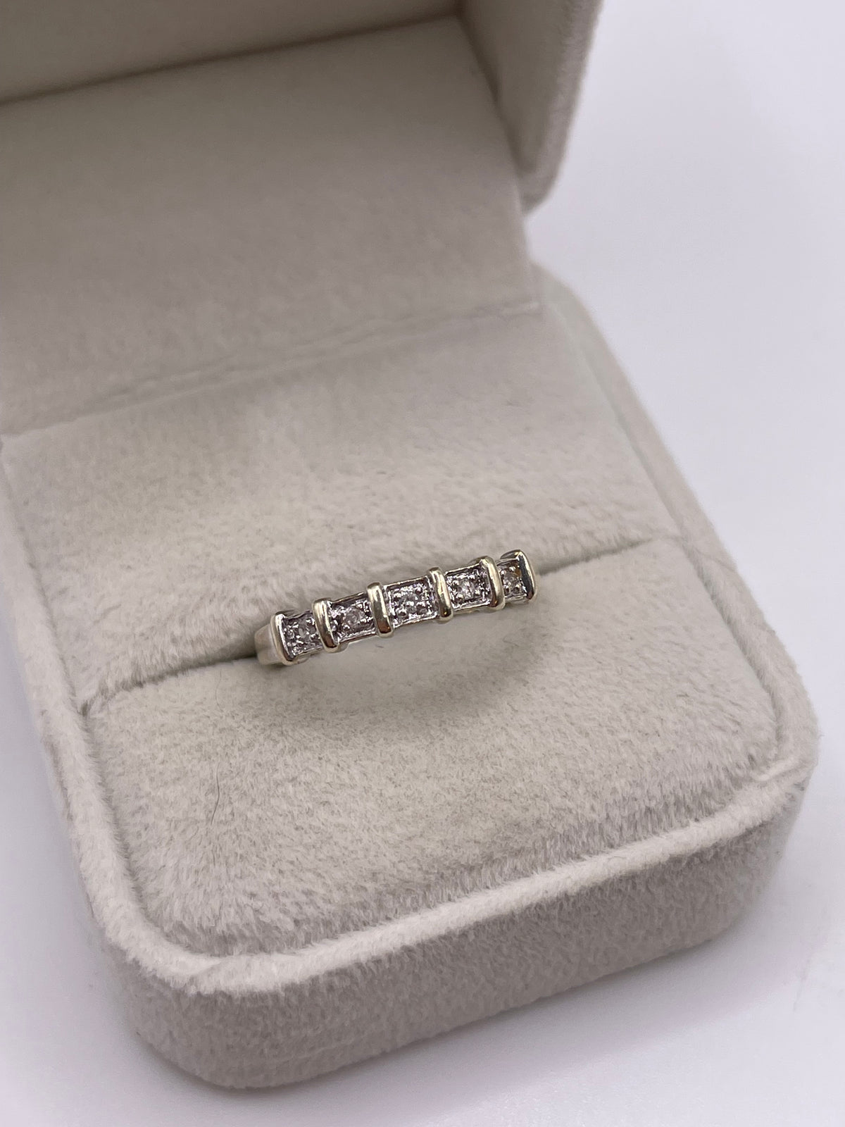 9ct white gold diamond ring