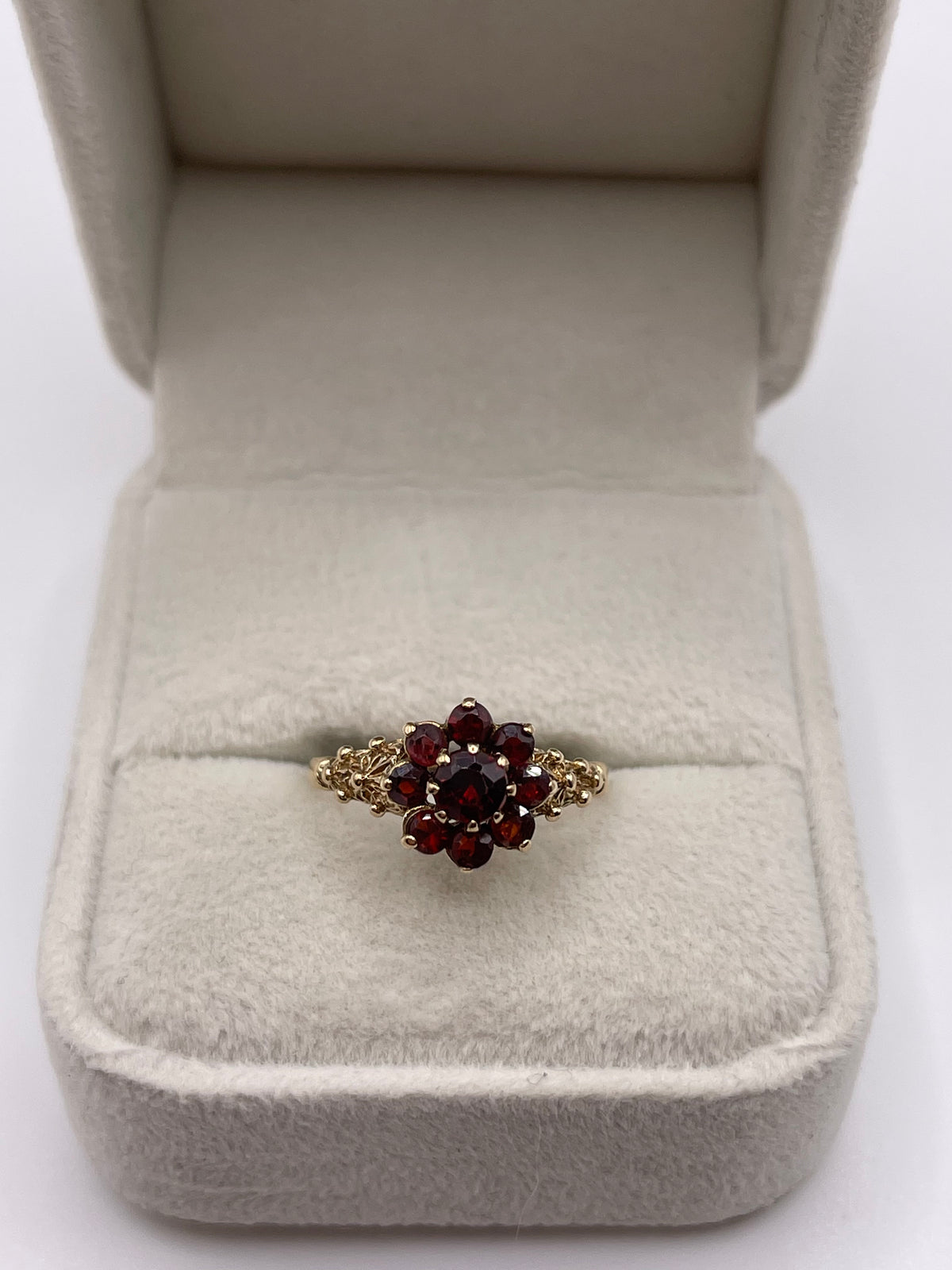 9ct gold garnet cluster ring