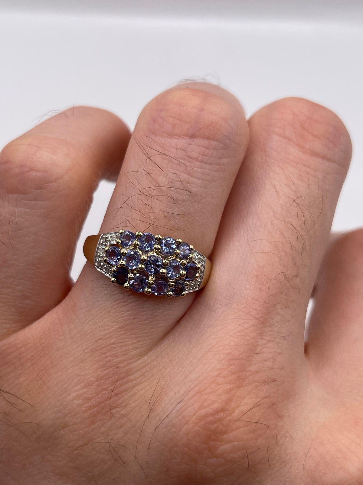 9ct gold tanzanite and diamond ring