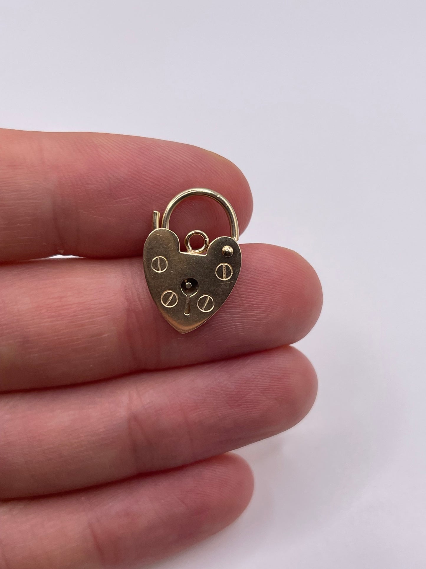 9ct gold padlock 11