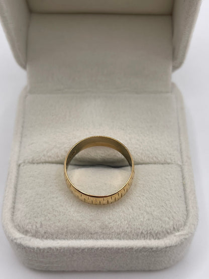 9ct gold patterned band