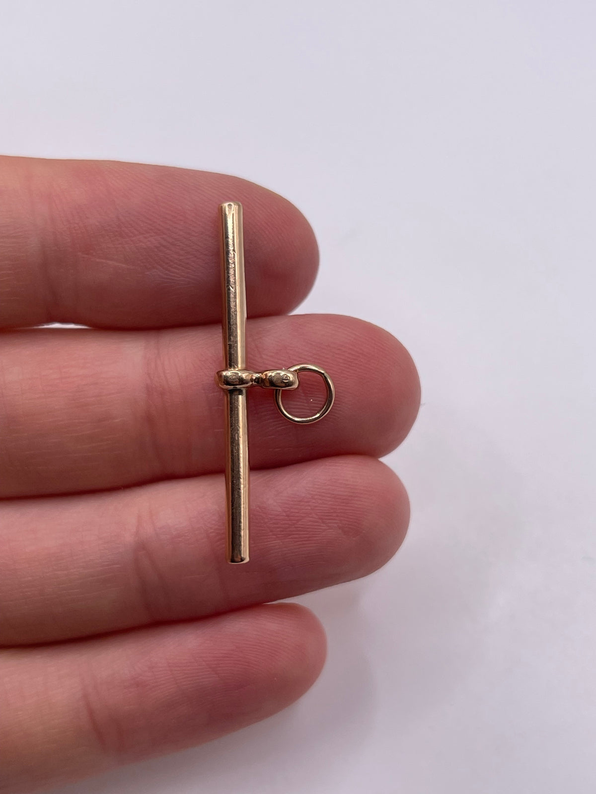 9ct rose gold t bar pendant