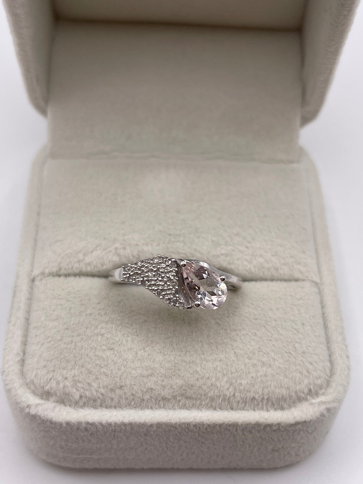 9ct white gold kunzite and diamond ring