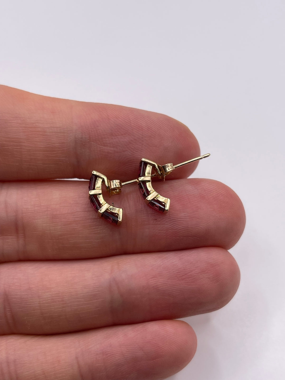 9ct gold garnet earrings