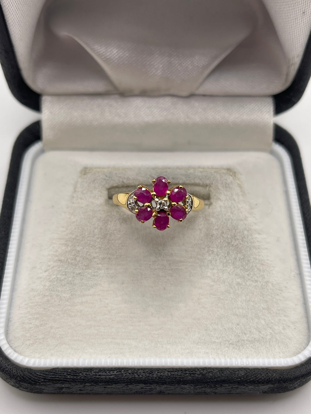 18ct gold ruby and diamond ting